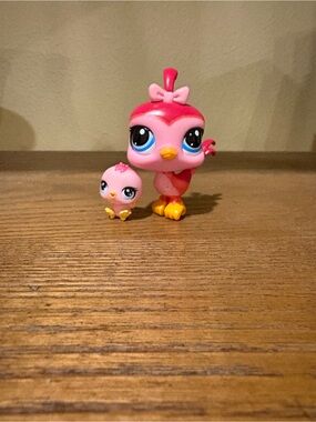 Littlest Pet Shop Pink Bird Pair with Yellow Feet